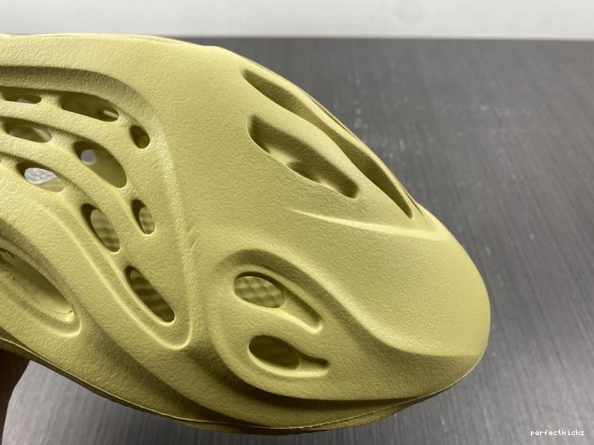 Adidas RNNR GV6775 Sulfur Yeezy Foam 0822